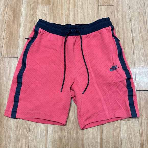Nike Men's Tech Pack 833935-602 Loose Fit Tech Fleece Short, Track Red/Black, S - Picture 1 of 3